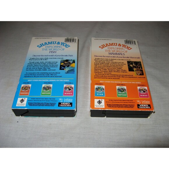 Vintage Sea World Busch Gardens Lot Of 2 Shamu & You VHS Tapes w Fun Booklets - Picture 2 of 3
